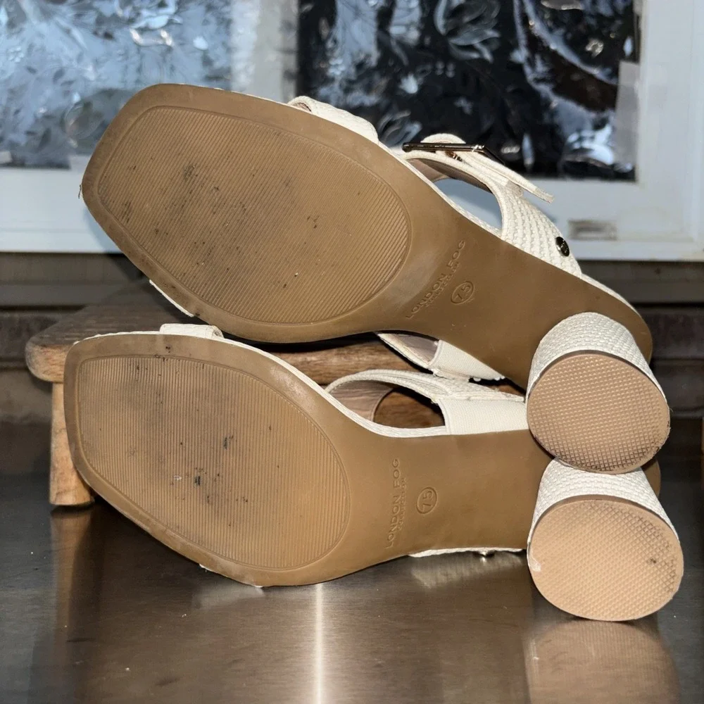 London Fog Cream Vaeda Sandals Womens 7.5 M Chunky Round Heel Buckle Square Toe